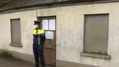 اكتشاف جثة رجل مات على فراشه بعد 20 عاماً من وفاته