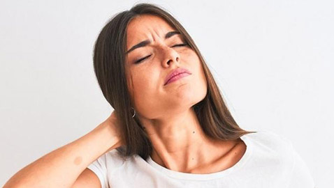 علاج ألم الرقبة من الخلف.. علاجات مجربة وسريعة للتخلص منه