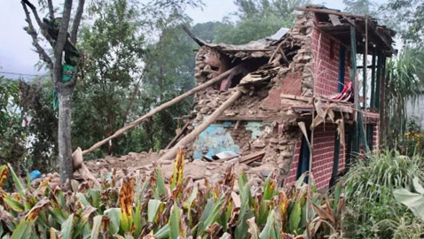 زلزال قوي يهز نيبال ويوقع 132 قتيلاً.. هل أصابت توقعات العالم الهولندي؟