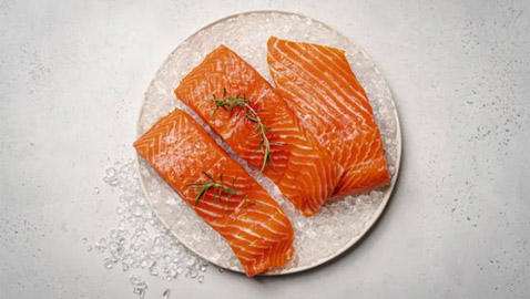 من السلمون إلى التونة.. إليك أفضل وأسوأ الأسماك لصحتك