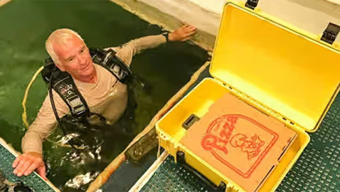 دليفري الأعماق.. وأغرب المهن المستحدثة حول العالم