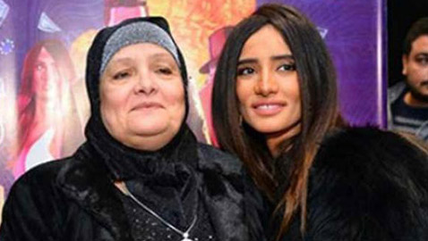 صور: زينة تهنئ والدتها بمناسبة عيد ميلادها.. وتنشر صور نادرة لها