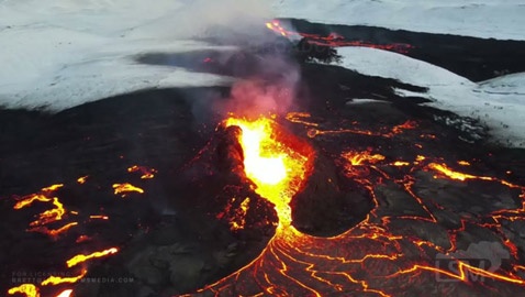 ثورته متوقعة خلال ساعات.. بركان في أيسلندا يهدد مدينة بالدمار الشامل!