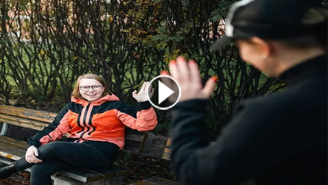 مدينة سويدية تطلق حملة.. لحض سكانها على تبادل التحية! فيديو