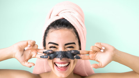 أقنعة الوجه.. إليكِ الطريقة الصحيحة لاستخدامها