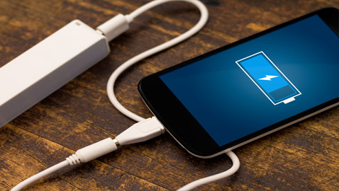 بأوقات الكوارث والحروب.. كيف يمكن شحن الهاتف دون كهرباء؟ 5 طرق منها البصل!