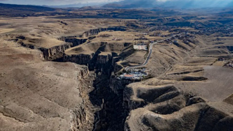 زلزال قوي يضرب شرق إندونيسيا.. ولا خطر من حدوث تسونامي