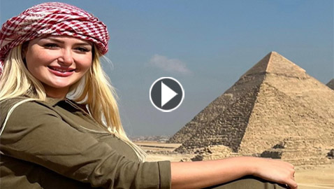 فيديو وصور التونسية الشقراء رانيا التومي تسحر العيون بإطلالة مثيرة بين الأهرامات