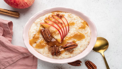 إليكم طريقة تحضير مهلبية بالتفاح والقرفة الطيبة