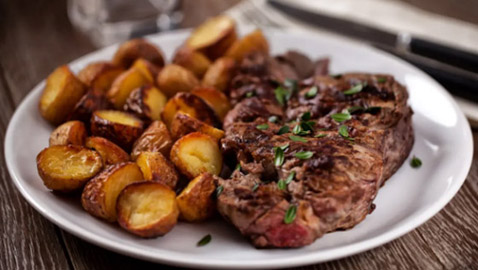 منها البطاطا مع اللحم.. 4 مجموعات غذائية لا تجمعوا عناصرها!