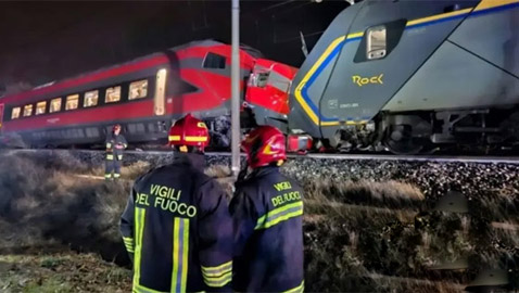 17 جريحا على الأقل في تصادم قطارين في إيطاليا.. صور
