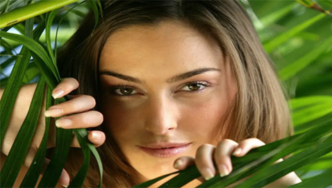 6 أعشاب يمكن أن تعزز الكولاجين بشكل طبيعي وتؤخر ظهور التجاعيد