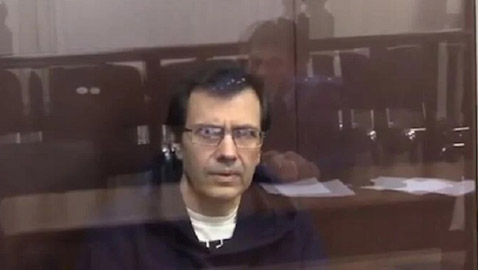 عالم يمضي 10 أشهر في السجن بسبب خطأ من الذكاء الاصطناعي