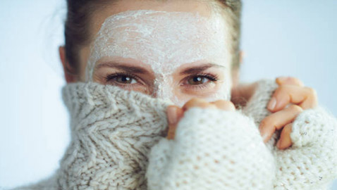 روتين استحمام يمنحك بشرة متوهجة في الشتاء.. لا تهملي تطبيقه