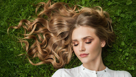 زيت إكليل الجبل.. فوائد جمالية تهم النساء