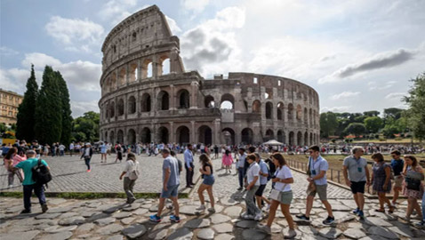 ما هي الحوادث والسلوكيات الأسوأ التي ارتكبها السياح خلال العام 2023؟