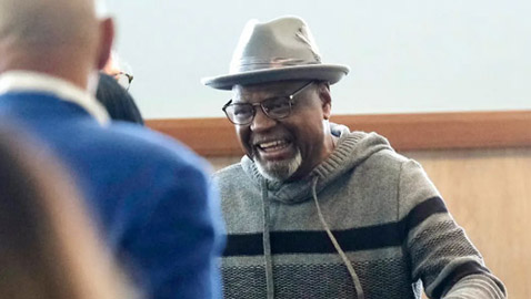 قصة لا تصدق.. قضى 50 عاماً في السجن وخرج بريئاً