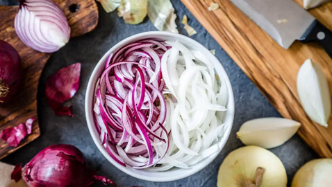 6 فوائد صحية مهمة لتناول البصل النيئ... ما هي؟