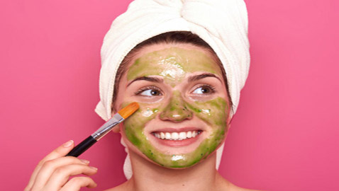 ماسكات لنضارة البشرة من أول مرة.. جربيها قبل الاحتفال بالعام الجديد