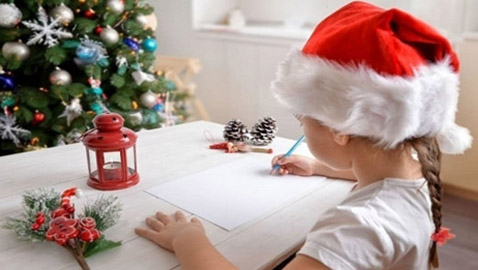 منها الرد على رسائل الأطفال...8 قوانين غريبة لعيد الميلاد حول العالم