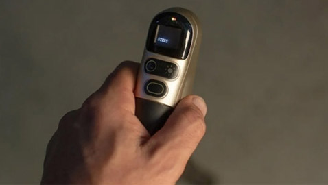 عكازات ذكية تسمح بالمكالمات الهاتفية ومتابعة مستخدميها عند الطوارئ