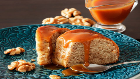 إليكم طريقة تحضير كعكة الفانيلا بصوص الكراميل الشهية