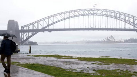 أستراليا تستعد لموجة شديدة الحرارة وعواصف في عطلة العام الجديد