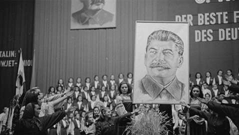 هذا الرجل وصف بأنه العدو رقم 1 لموسكو.. فما السبب؟