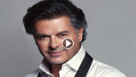 راغب علامة يلعب التنس مع معجبيه الشباب على كورنيش بيروت البحري.. فيديو