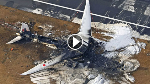 طائرة انقلبت كرة نار ثم رمادا.. فيديو لا يصدق لما حدث في اليابان