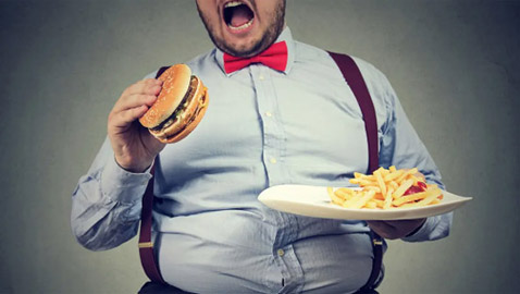 تحذير صحي خطير لأولئك الذين يتوقون إلى وجبة دسمة عند التوتر!