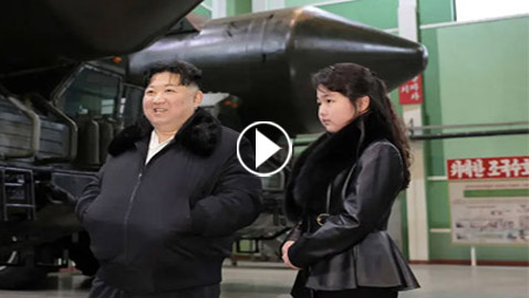 زيارة حساسة جدا.. ابنة الزعيم الكوري كيم ترافقه حتى بمصنع الصواريخ!