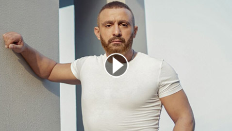 فيديو: كيف أنقذ أحمد السقا مساعد مصور من الموت اختناقا بعد أن أغمي عليه وبلع لسانه!
