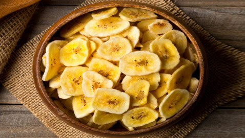 إليكم طريقة تحضير شيبس الموز الصحي.. سهل وطعمه رائع
