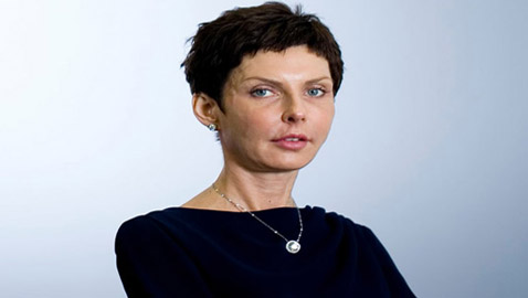 أغنى امرأة في بريطانيا راتبها يتخطى رئيس (غوغل)! صور