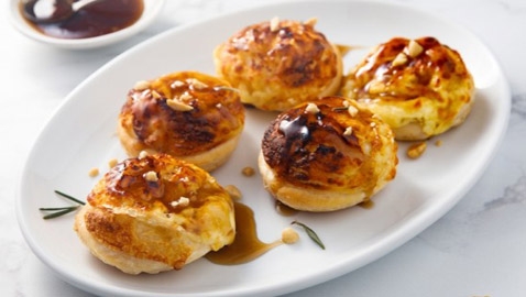 إليكم طريقة تحضير فطيرة الجبن بالعسل الخفيفة والطيبة