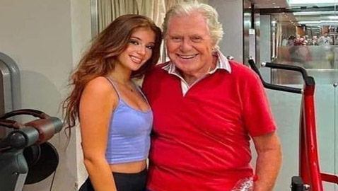 هل تزوج حسين فهمي للمرة السابعة من شابة جميلة بعمر أحفاده؟ صور