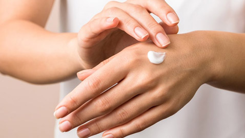 عادات تسرع شيخوخة اليدين.. تجنبيها!