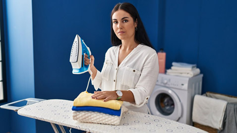 احذري هذه الأخطاء أثناء كيّ الملابس