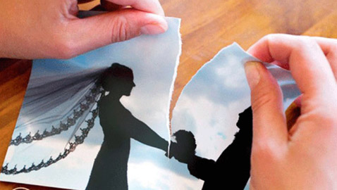 بسبب تغيير وجهة شهر العسل.. عروس تطلب الطلاق!