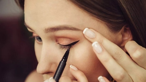 خبيرة: أخطاء مكياج شائعة قد تزيد من شيخوخة وجهك