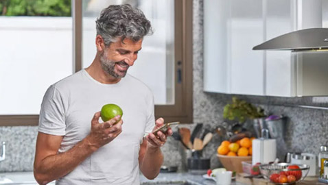 لتفادي الشيب المبكر.. إليك هذه الأطعمة الثمانية