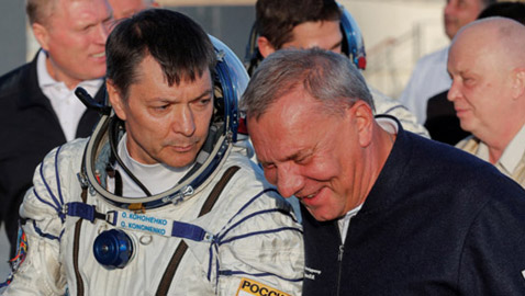 قضى أكثر من 878 يوماً.. رائد فضاء روسي يسجل رقماً قياسياً في البقاء خارج الأرض 