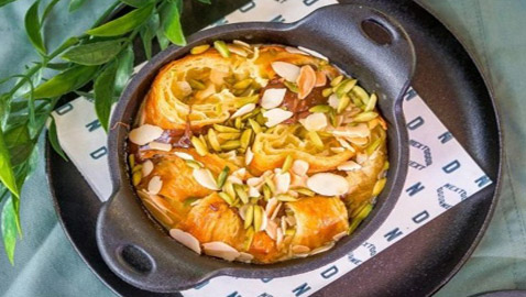 إليكم طريقة تحضير بودينغ الكرواسون بالشوكولاتة والكاسترد