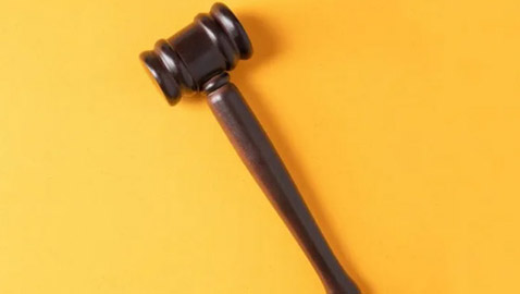 8 أشياء ضد القانون لكن نفعلها بشكلٍ يومي!