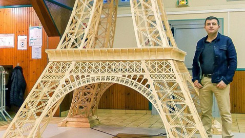 بـ700 ألف عود ثقاب.. فرنسي يفشل دخول غينيس ببرج إيفل صنعه في 8 سنوات