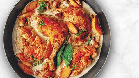 اليكم طريقة تحضير دجــاج مــع «سـوتـيـه» الـتـفـاح والـفـطــر