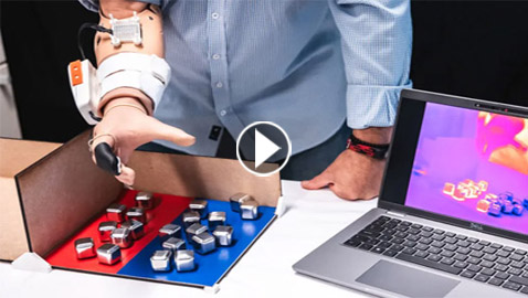 فيديو: تطوير أول طرف صناعي قادر على استشعار درجات الحرارة