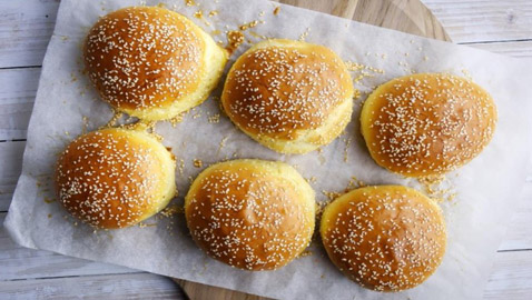 إليكم طريقة تحضير خبز البطاطس للبرجر الصحي والشهي