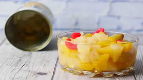 هل الفاكهة المعلبة صحية؟ خبراء التغذية يفجرون مفاجأة..!